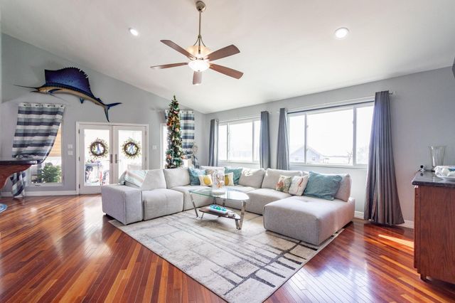 2414 Avenue P, San Leon, TX 77539