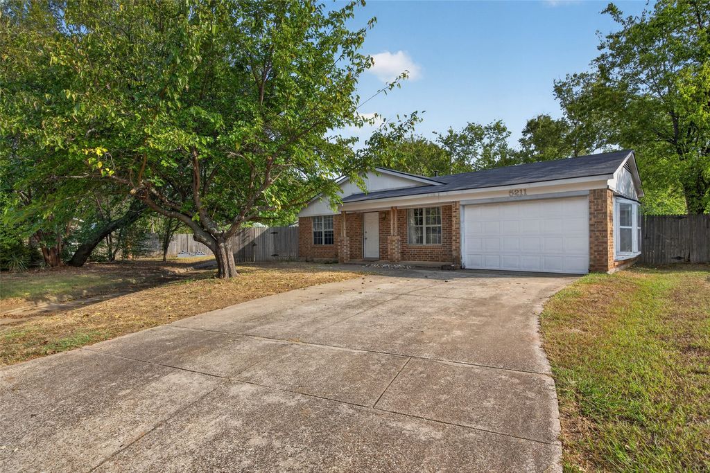 5211 Hideaway Court, Arlington, TX 76017 — exterior