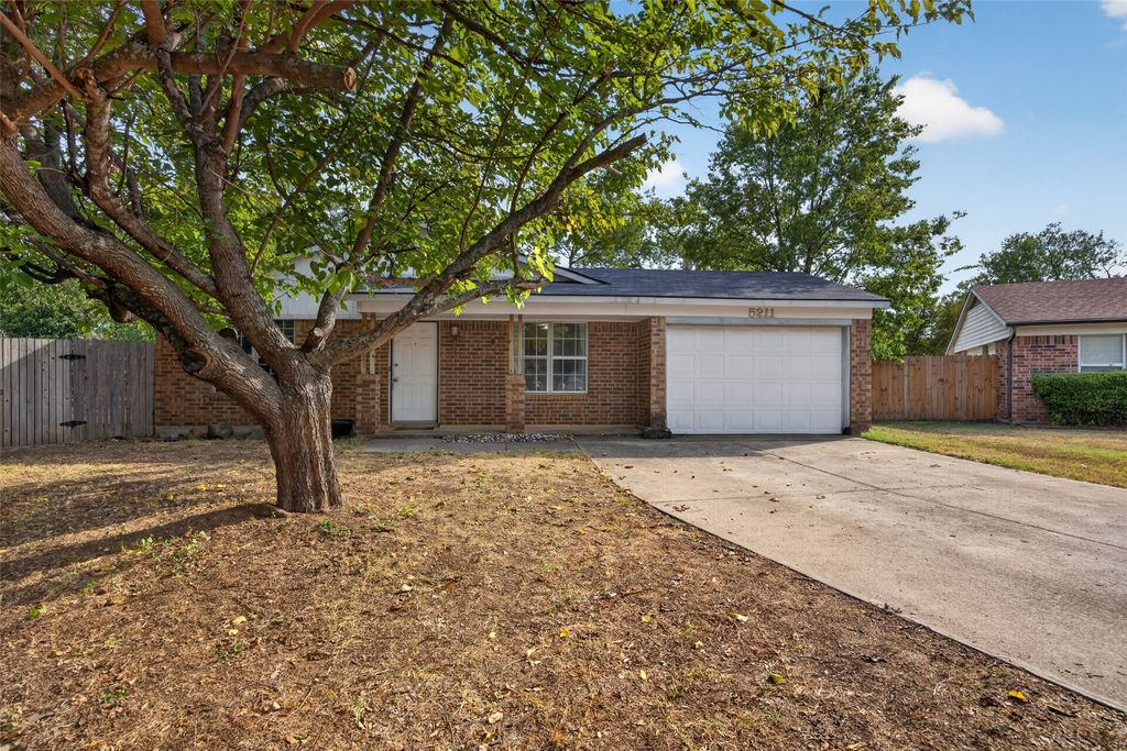 5211 Hideaway Court, Arlington, TX 76017 — photo 2