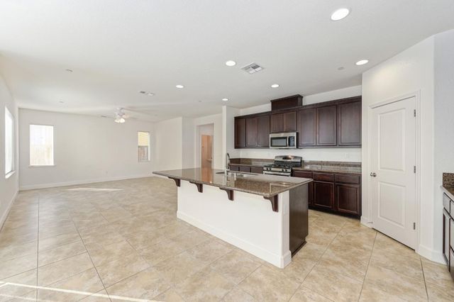 8444 Vila Gale Way, Elk Grove, CA 95757