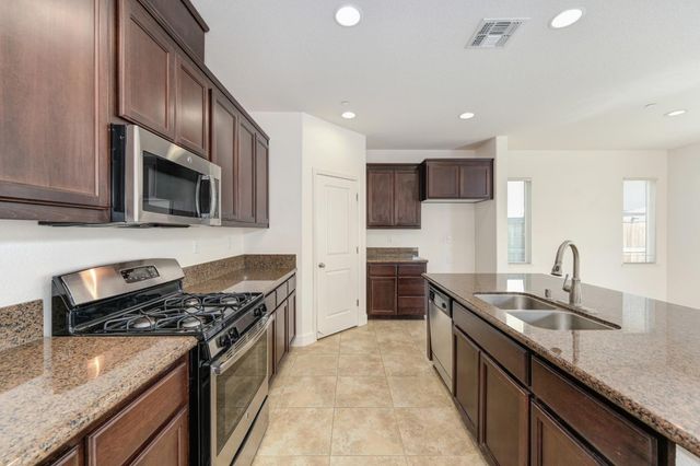 8444 Vila Gale Way, Elk Grove, CA 95757