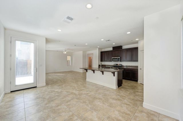 8444 Vila Gale Way, Elk Grove, CA 95757