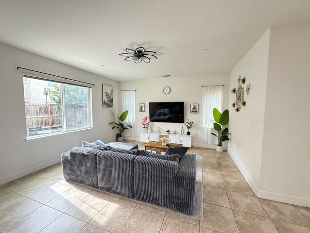 8444 Vila Gale Way, Elk Grove, CA 95757