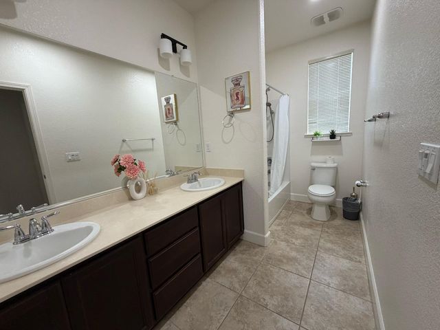 8444 Vila Gale Way, Elk Grove, CA 95757