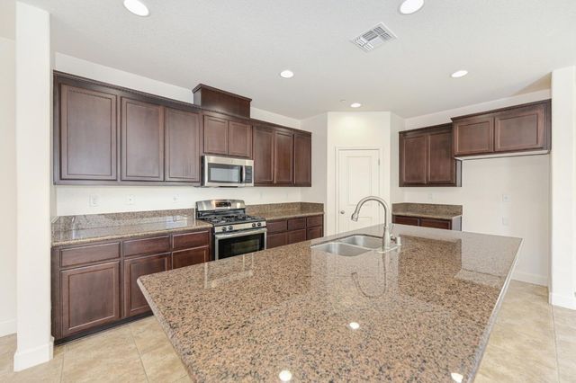 8444 Vila Gale Way, Elk Grove, CA 95757