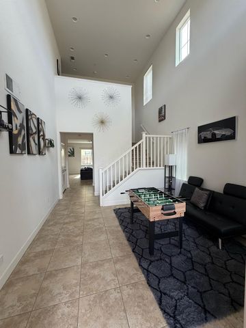 8444 Vila Gale Way, Elk Grove, CA 95757