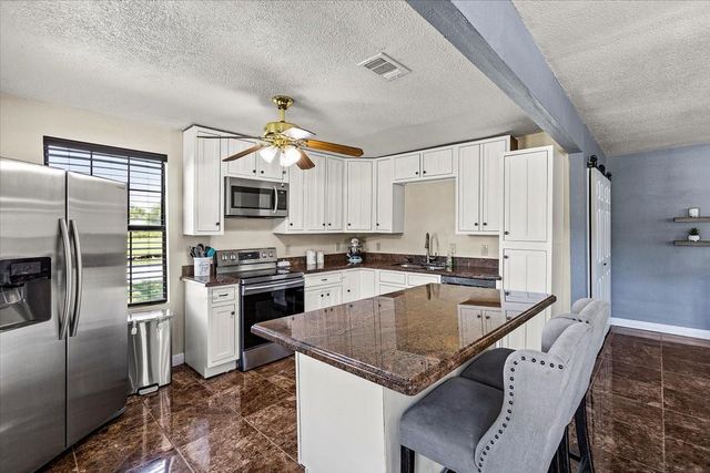 3201 Avenue F, Dickinson, TX 77539