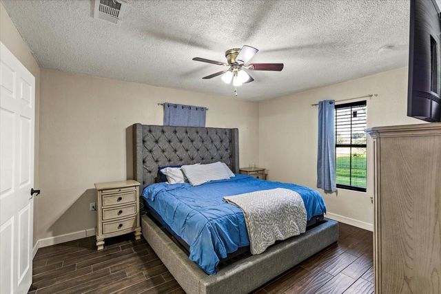 3201 Avenue F, Dickinson, TX 77539