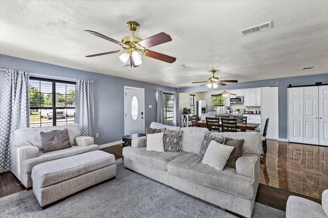 3201 Avenue F, Dickinson, TX 77539