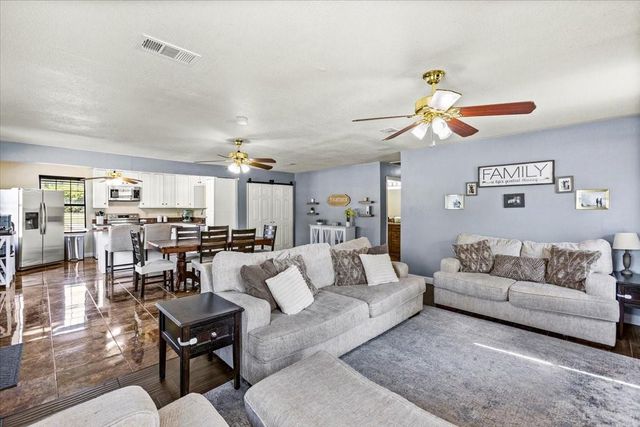 3201 Avenue F, Dickinson, TX 77539