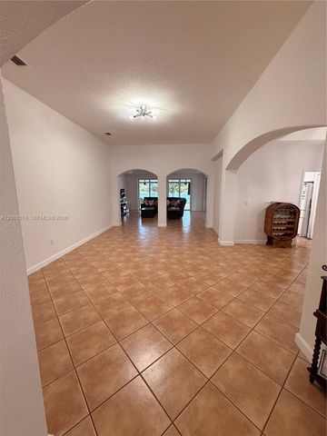 15462 SW 39th St, Miami, FL 33185