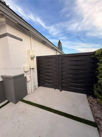 15462 SW 39th St, Miami, FL 33185