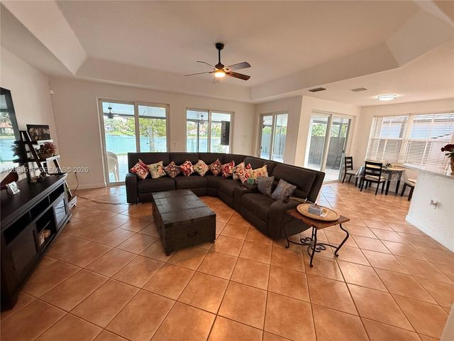 15462 SW 39th St, Miami, FL 33185