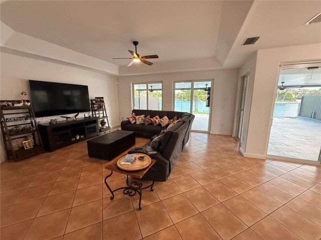 15462 SW 39th St, Miami, FL 33185