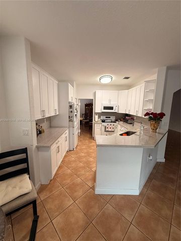 15462 SW 39th St, Miami, FL 33185