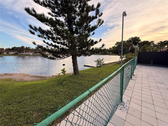 15462 SW 39th St, Miami, FL 33185