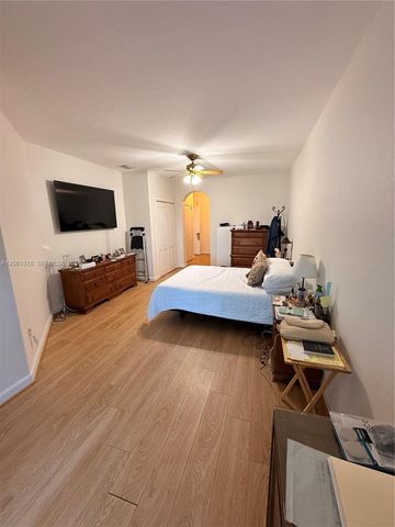 15462 SW 39th St, Miami, FL 33185
