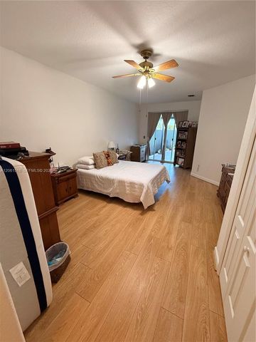15462 SW 39th St, Miami, FL 33185
