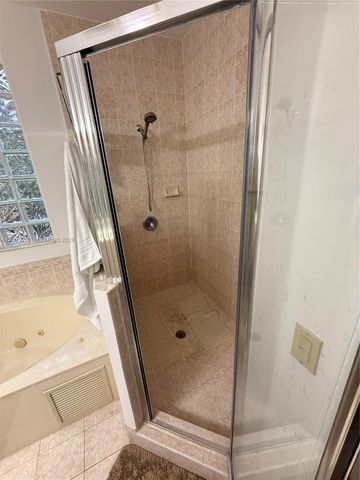 15462 SW 39th St, Miami, FL 33185