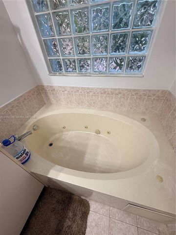 15462 SW 39th St, Miami, FL 33185