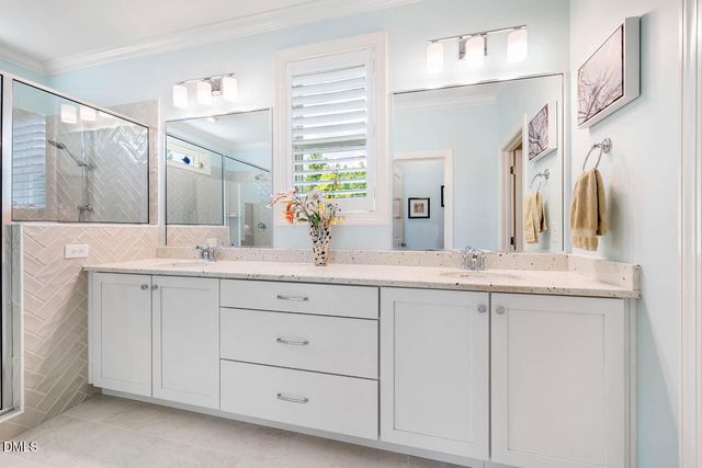 136 Post Oak Road, Chapel Hill, NC 27516