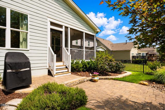 136 Post Oak Road, Chapel Hill, NC 27516