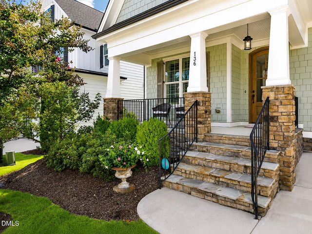 136 Post Oak Road, Chapel Hill, NC 27516