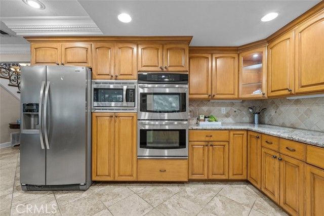 11101 Eton Avenue, Chatsworth (los Angeles), CA 91311