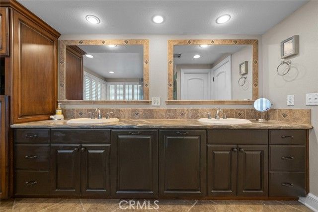 11101 Eton Avenue, Chatsworth (los Angeles), CA 91311