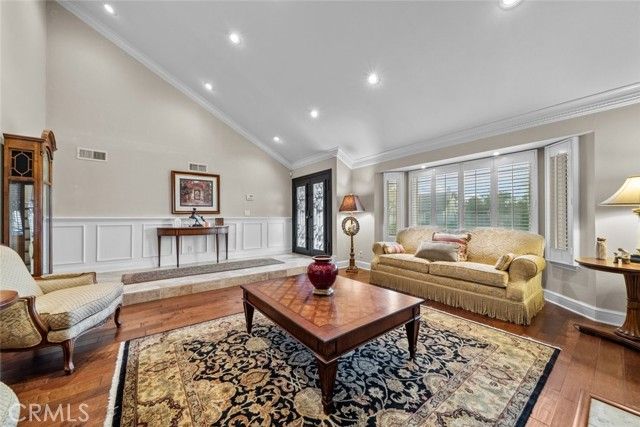 11101 Eton Avenue, Chatsworth (los Angeles), CA 91311