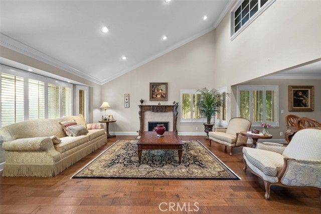 11101 Eton Avenue, Chatsworth (los Angeles), CA 91311