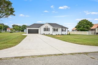 38 Falcon Dr, Manchester, TN 37355