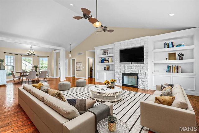 2 Arthurs Court, Troy, IL 62294