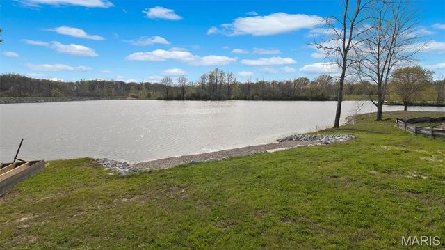 2 Arthurs Court, Troy, IL 62294