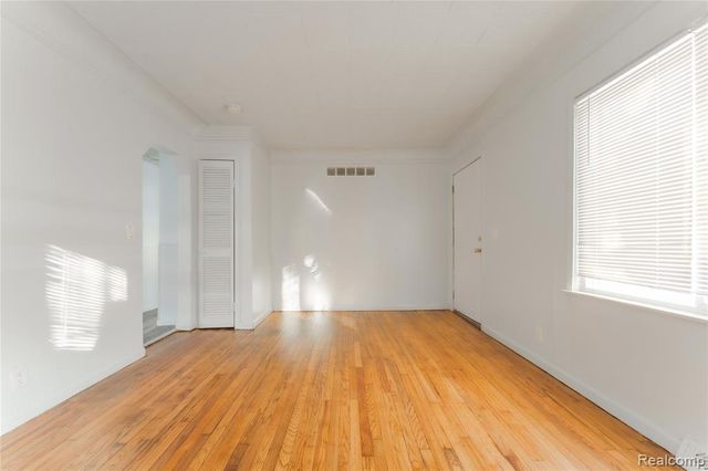 4524 Fleming Street, Dearborn Heights, MI 48125