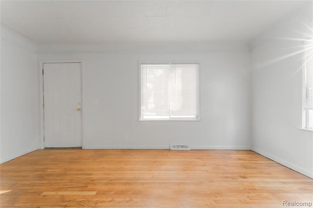 4524 Fleming Street, Dearborn Heights, MI 48125