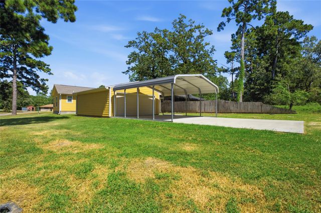 340 Oak Ridge Drive, Onalaska, TX 77360