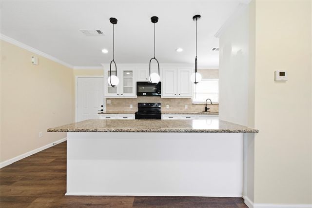 340 Oak Ridge Drive, Onalaska, TX 77360