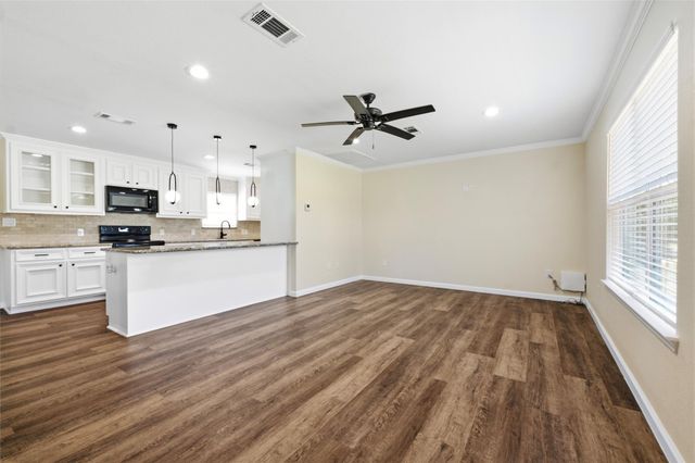 340 Oak Ridge Drive, Onalaska, TX 77360