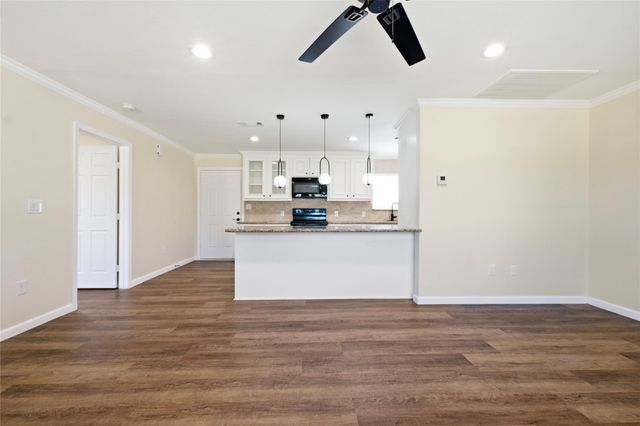 340 Oak Ridge Drive, Onalaska, TX 77360