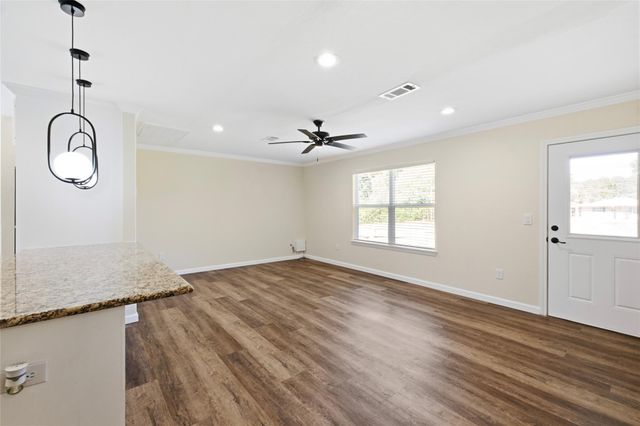 340 Oak Ridge Drive, Onalaska, TX 77360