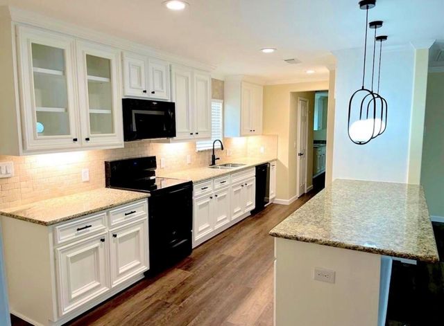 340 Oak Ridge Drive, Onalaska, TX 77360