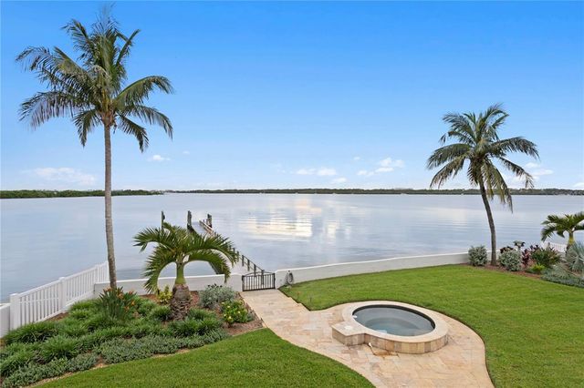 8488 35TH AVENUE N, St Petersburg, FL 33710