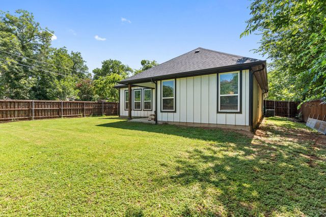 300 College Street, Joshua, TX 76058