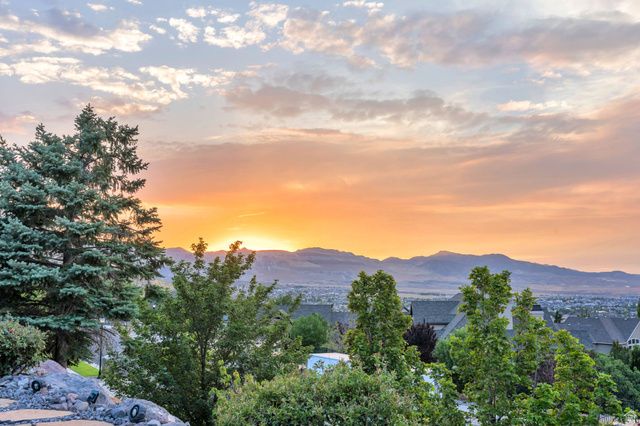 5831 W FRIENDSHIP DR, Herriman, UT 84096