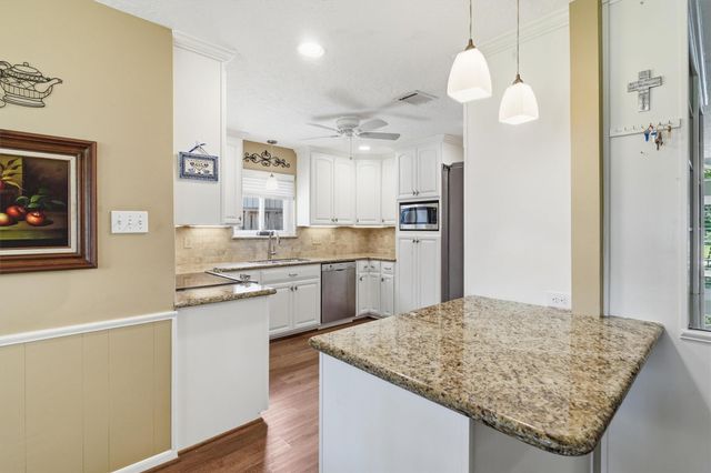 611 Forest Lake Drive, Seabrook, TX 77586