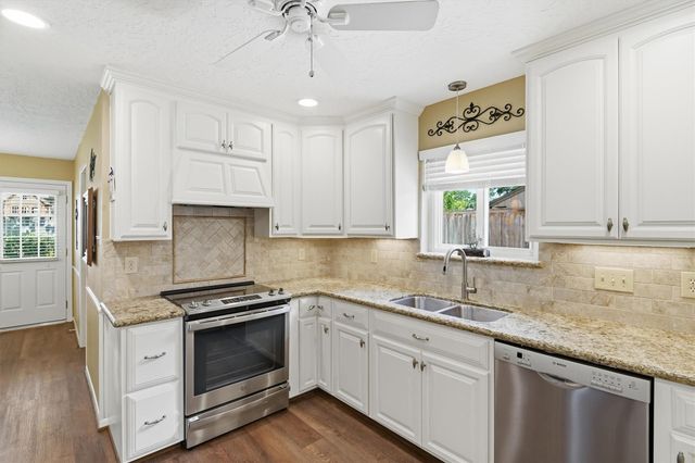 611 Forest Lake Drive, Seabrook, TX 77586