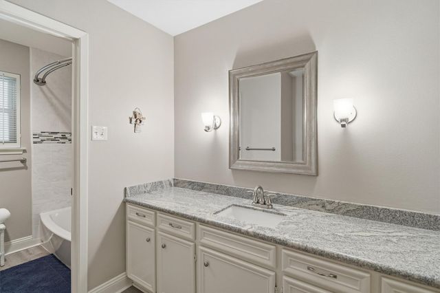 611 Forest Lake Drive, Seabrook, TX 77586