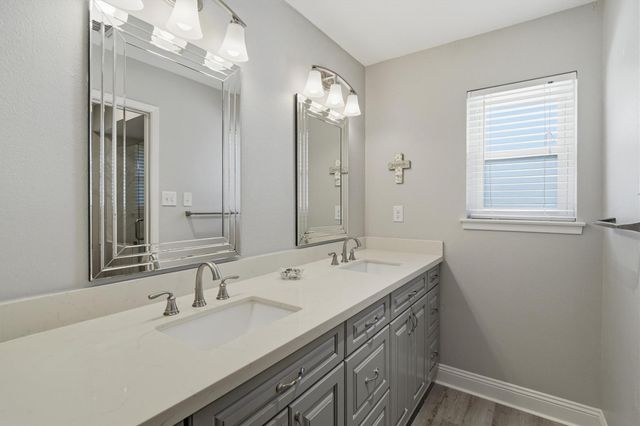 611 Forest Lake Drive, Seabrook, TX 77586
