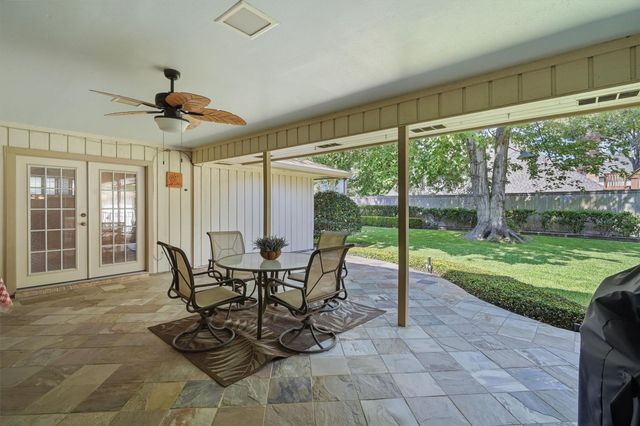 611 Forest Lake Drive, Seabrook, TX 77586